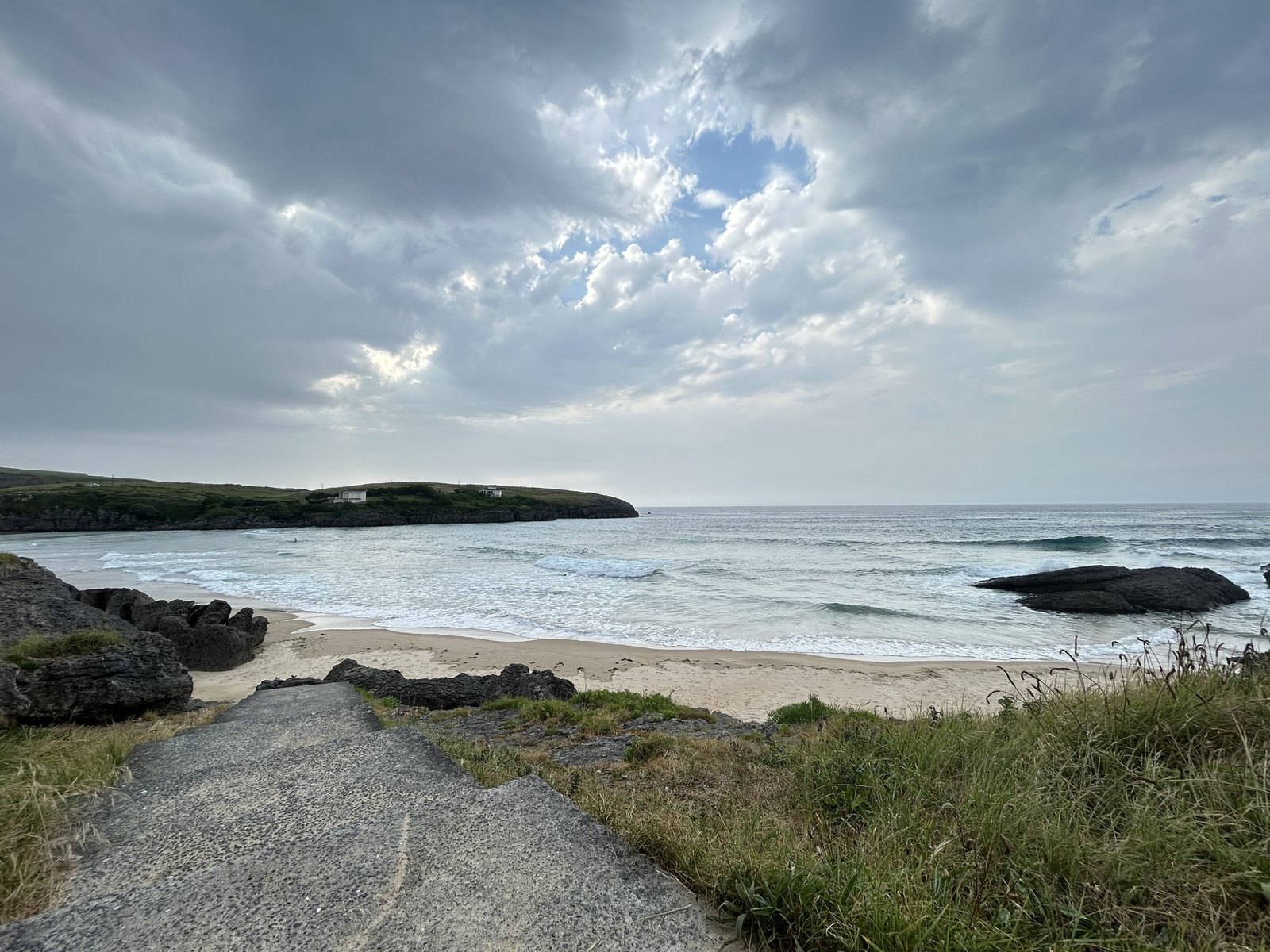 Playa de Cuberris en Ajo, Cantabria